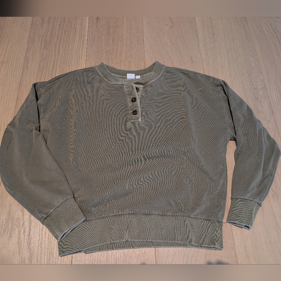 GAP Olive Henley Pullover. Size Small. - Picture 6 of 6